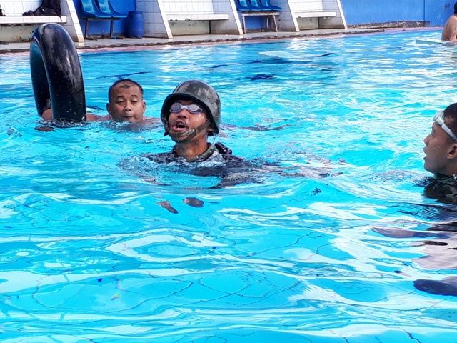 Prajurit Teritorial Handal Dalam Renang Militer